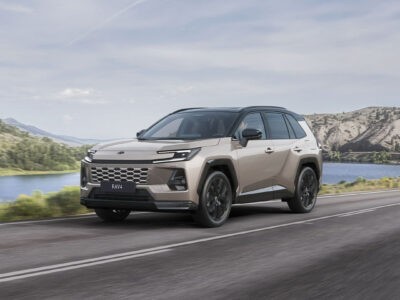 Untitled-2_0002_RAV4_014b_HEV_26