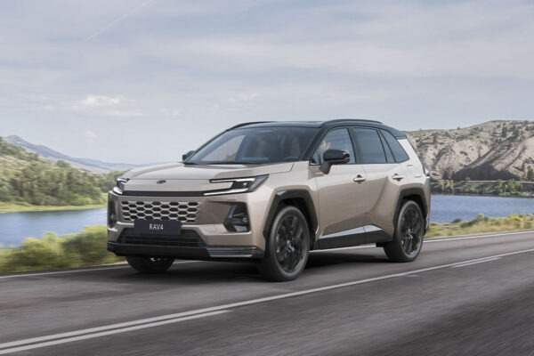 Untitled-2_0002_RAV4_014b_HEV_26 Untitled-2_0002_RAV4_014b_HEV_26